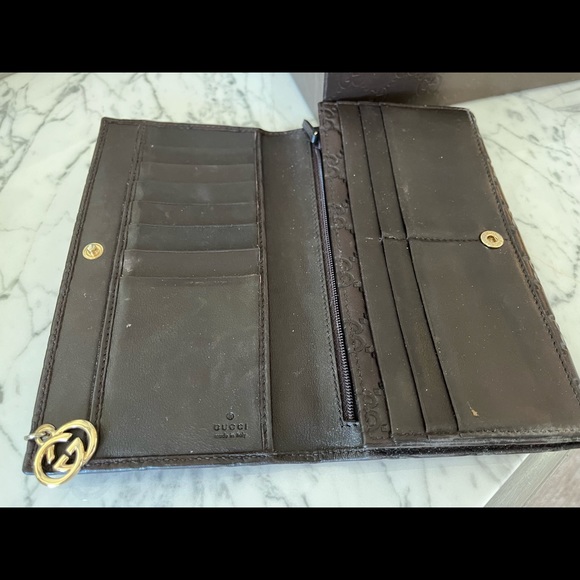 SALE Authentic Gucci long wallet - Picture 4 of 6